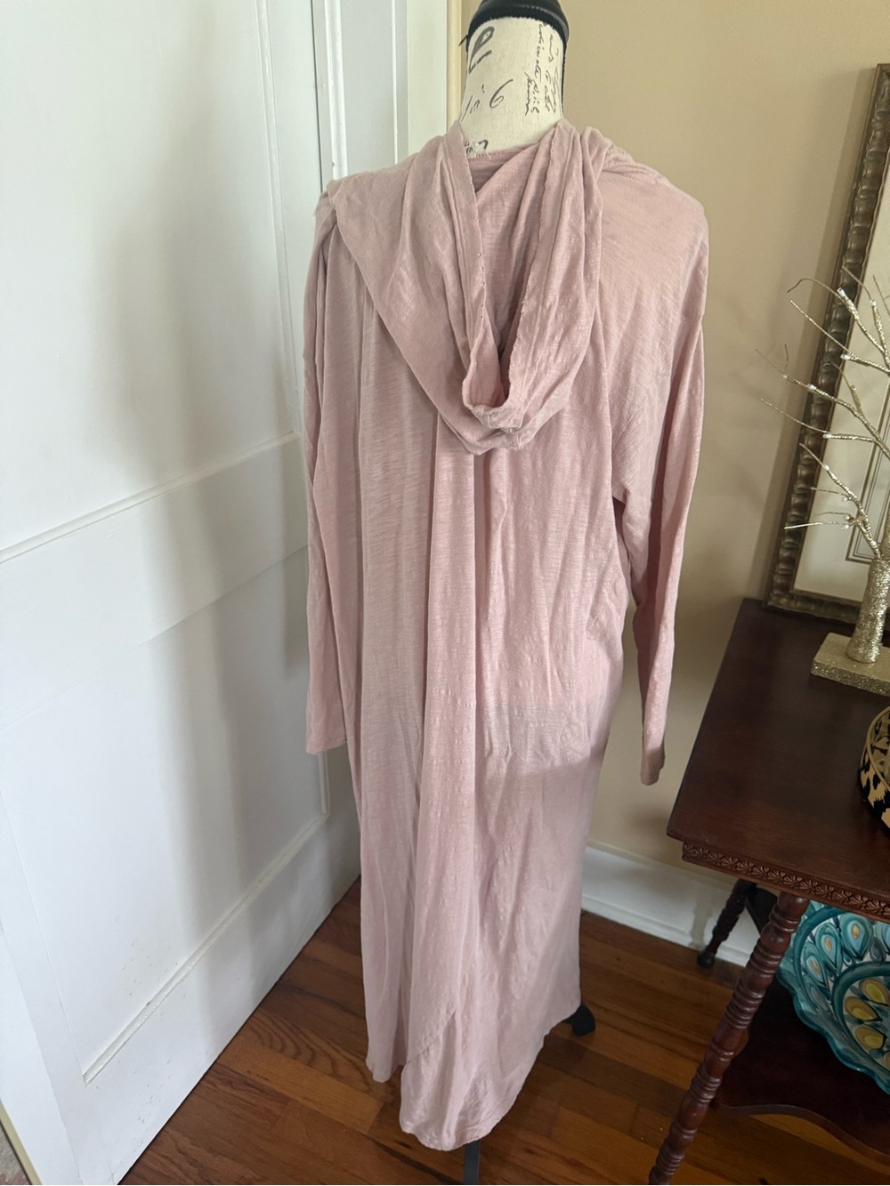 Magnolia Pearl Dusty Pink Hooded Graphic Long-Sleeve Shirt - Picture 5 of 7